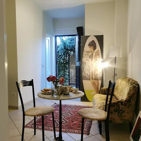 Holiday home Leda's