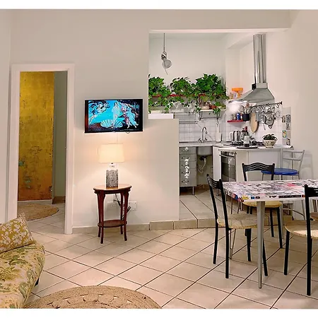 Holiday home Leda's